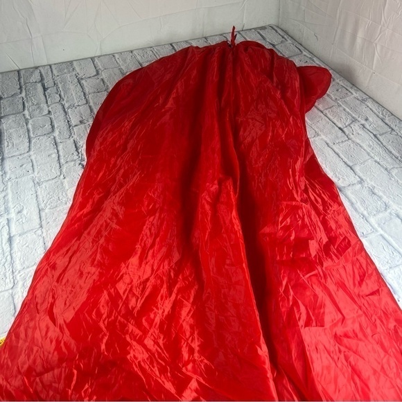 Red cape one size fits all - Picture 4 of 9